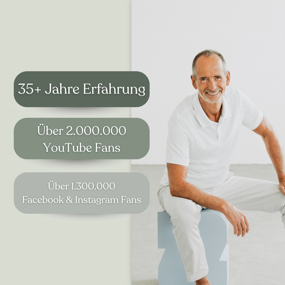 Ein lächelnder älterer Mann in Weiß sitzt auf einem hellblauen Block. Text-Highlights: 35+ Jahre Erfahrung, über 2.000.000 YouTube Fans, und über 1.300.000 Facebook & Instagram Fans.