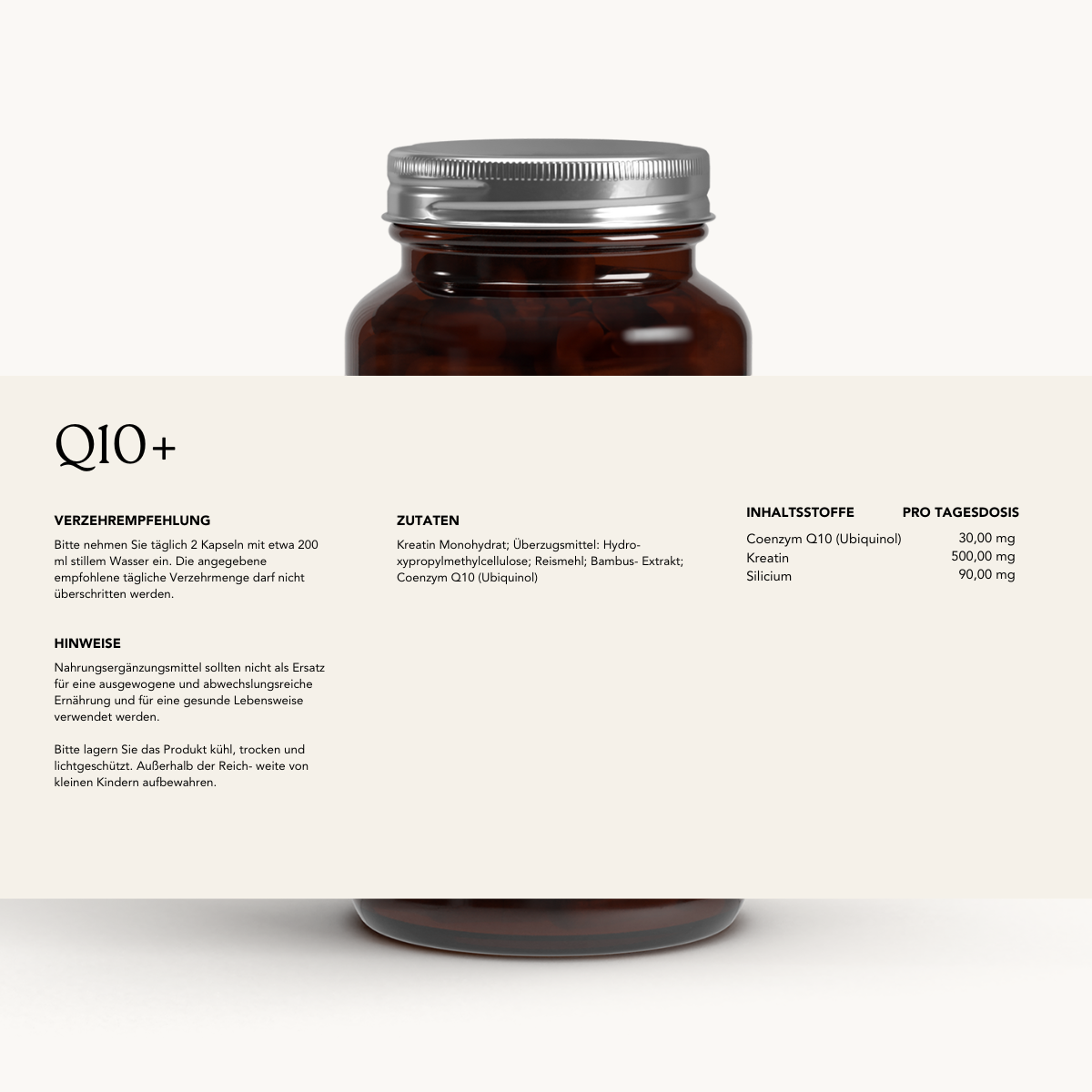 Eine braune Glasflasche mit silbernem Deckel ist teilweise von einem Etikett bedeckt. Das Etikett zeigt "Q10+ für 2 Monate" von Liebscher & Bracht und enthält Inhaltsstoffe, Verzehrempfehlungen und Tagesdosisangaben.