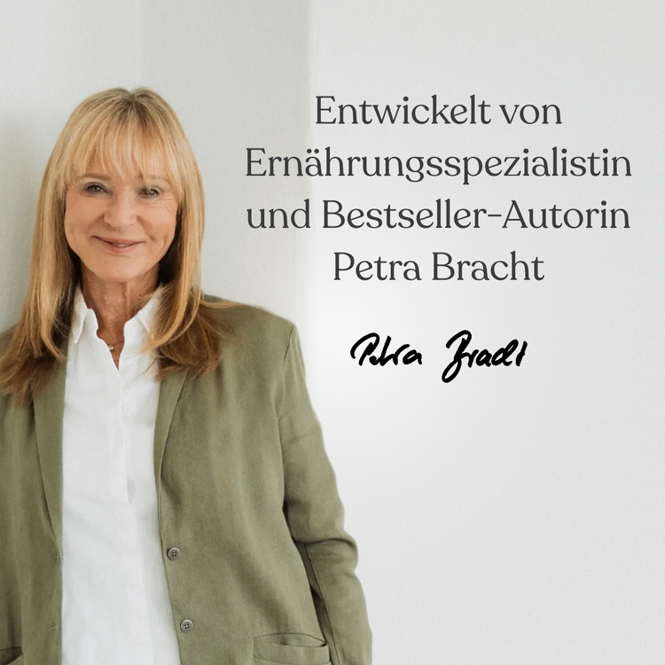 Eine lächelnde Frau mit langen blonden Haaren in einem grünen Blazer steht neben einem Text in deutscher Sprache, auf dem steht: "Entwickelt von der Ernährungsspezialistin und Bestsellerautorin Petra Bracht, mit ihrer Unterschrift darunter.