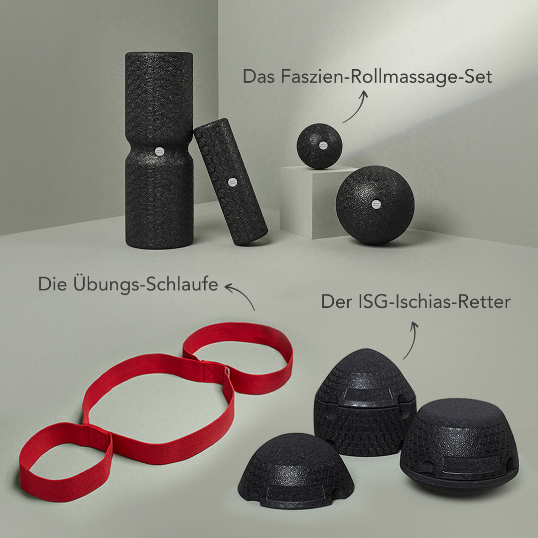 Auf einer grauen Fläche sind mehrere schwarze Schaumstoffmassagegeräte und zwei rote Schlingen aus dem Liebscher & Bracht Dein ISG-Ischias-Paket ausgestellt, die mit deutschen Aufklebern auf ihre Verwendung für Bewegung und Ischiasentlastung hinweisen.