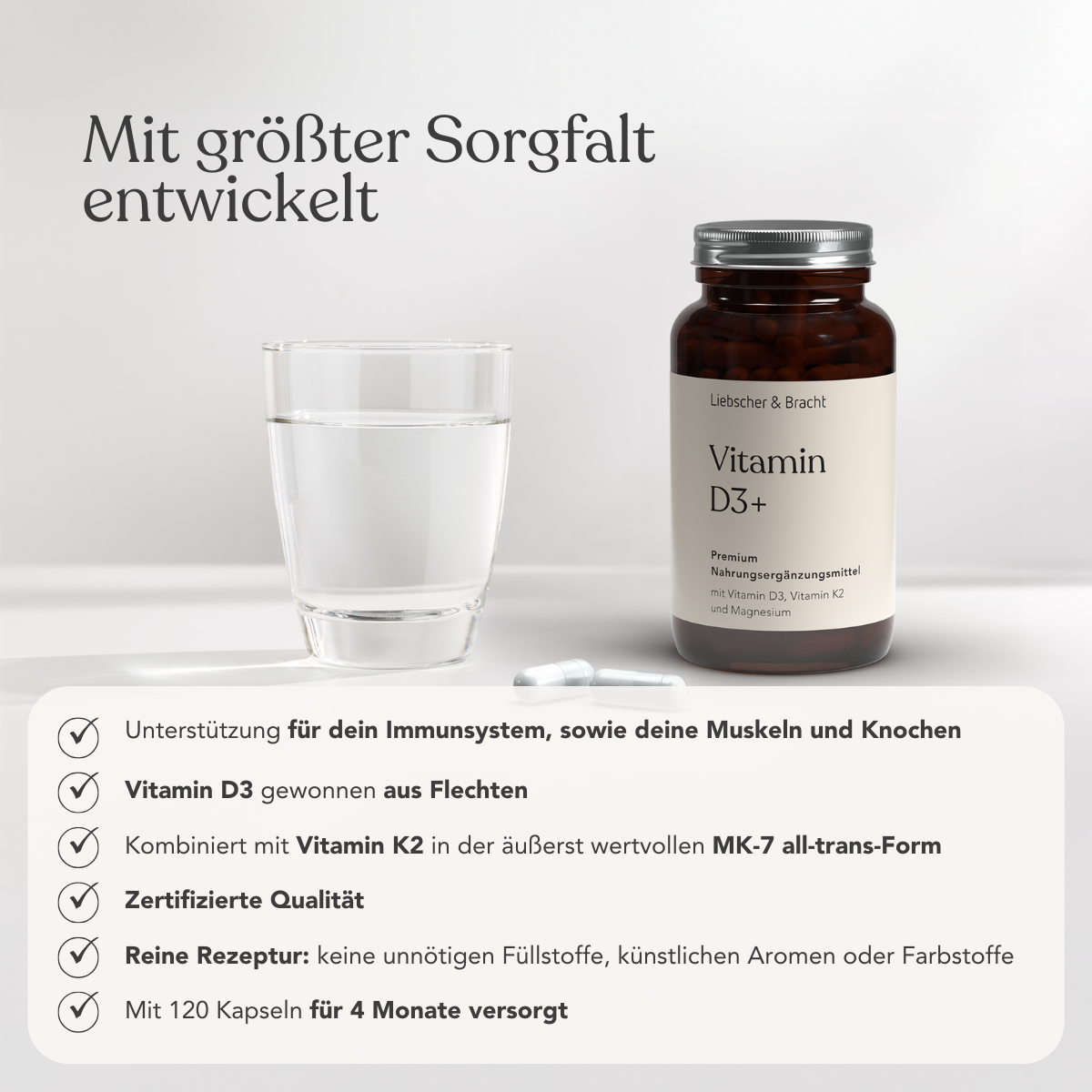 Eine braune Flasche von Liebscher & Bracht Vitamin D3 + K2 / 2000 I.E. steht auf einer weißen Fläche. Das Etikett hebt die Unterstützung des Immunsystems, der Muskeln und der Knochen, Vitamin D3 auf pflanzlicher Basis, die Vorteile von Magnesium, die Reinheit und einen 4-Monats-Vorrat hervor.