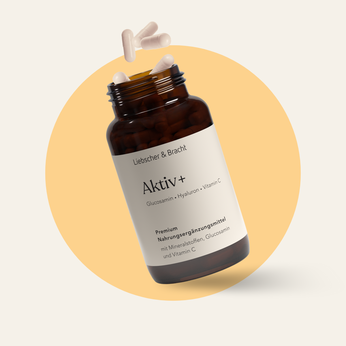 Eine braune Liebscher & Bracht Aktiv+ für 2 Monate Ergänzungsflasche mit weißen Kapseln, die in einem gelben Kreis auslaufen. Das Etikett hebt Glucosamin, Hyaluron, Vitamin C, Mangan und Mineralien zur täglichen Unterstützung hervor.