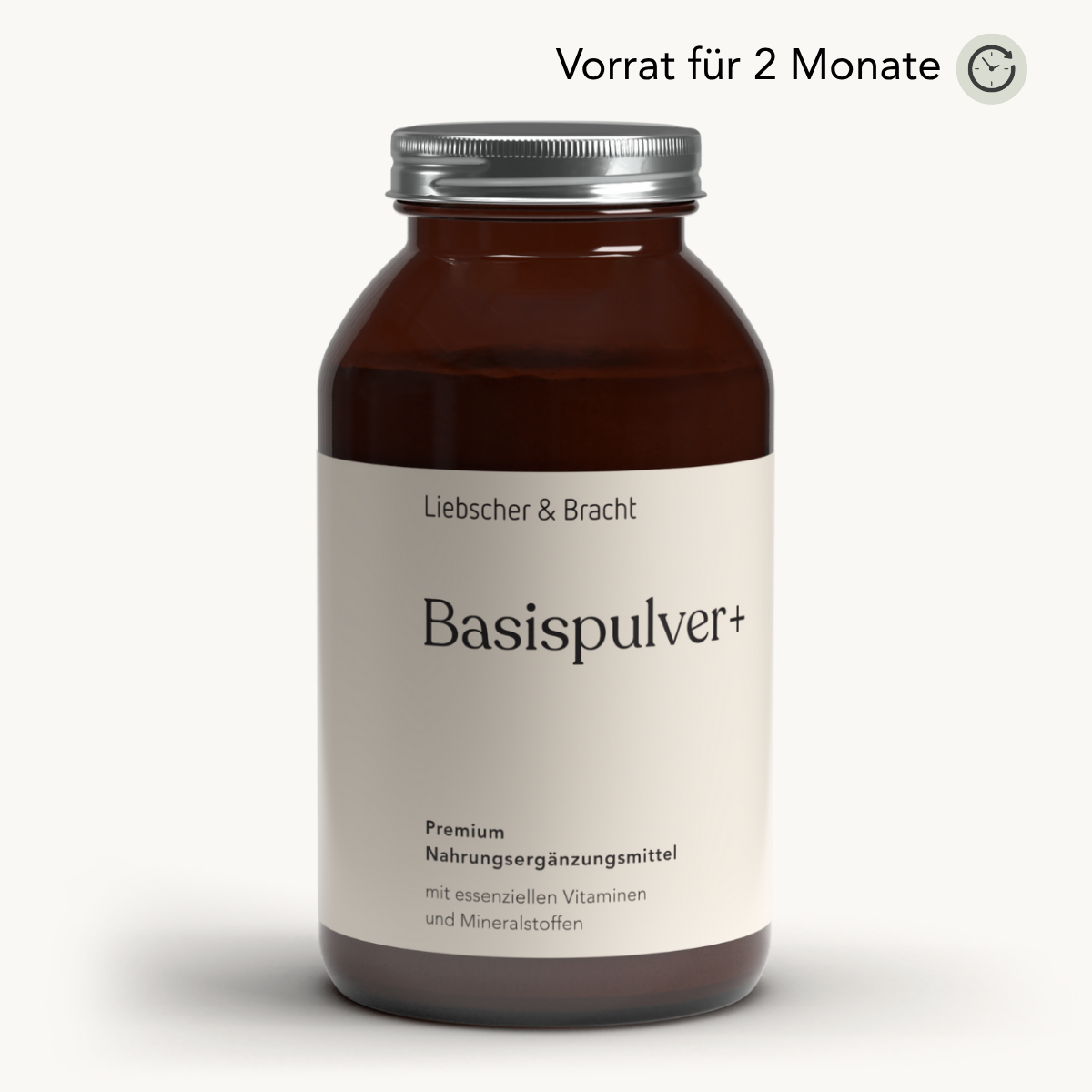 Eine braune Flasche mit der Aufschrift „ALL IN ONE – Basispulver“ von Liebscher & Bracht, ein hochwertiges Nahrungsergänzungsmittel mit wichtigen Vitaminen und Mineralstoffen wie Eisen und Vitamin D. Darüber ist die Aufschrift „Vorrat für 2 Monate“ zusammen mit einem Uhrensymbol zu sehen.