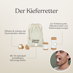 Das Bild des Liebscher & Bracht Dein Komplett-Paketes zeigt verstellbare Dehnungswerkzeuge, einen Leinenbeutel und einen Mann, der die Anwendung demonstriert. Ein deutscher Text erklärt die Vorteile, ähnlich wie bei Rückenretter.