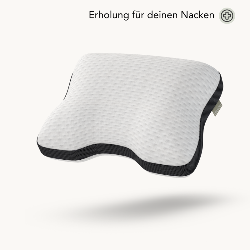 Ein weißes Liebscher & Bracht-Kissen mit schwarzen Rändern hebt sich vor einem einfarbigen Hintergrund ab. Darüber steht der deutsche Text „Erholung für deinen Nacken“, der auf die bequeme Stütze beim Liegen auf dem Rücken hinweist.