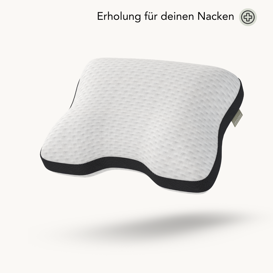 Ein weißes Liebscher & Bracht-Kissen mit schwarzen Rändern hebt sich vor einem einfarbigen Hintergrund ab. Darüber steht der deutsche Text „Erholung für deinen Nacken“, der auf die bequeme Stütze beim Liegen auf dem Rücken hinweist.