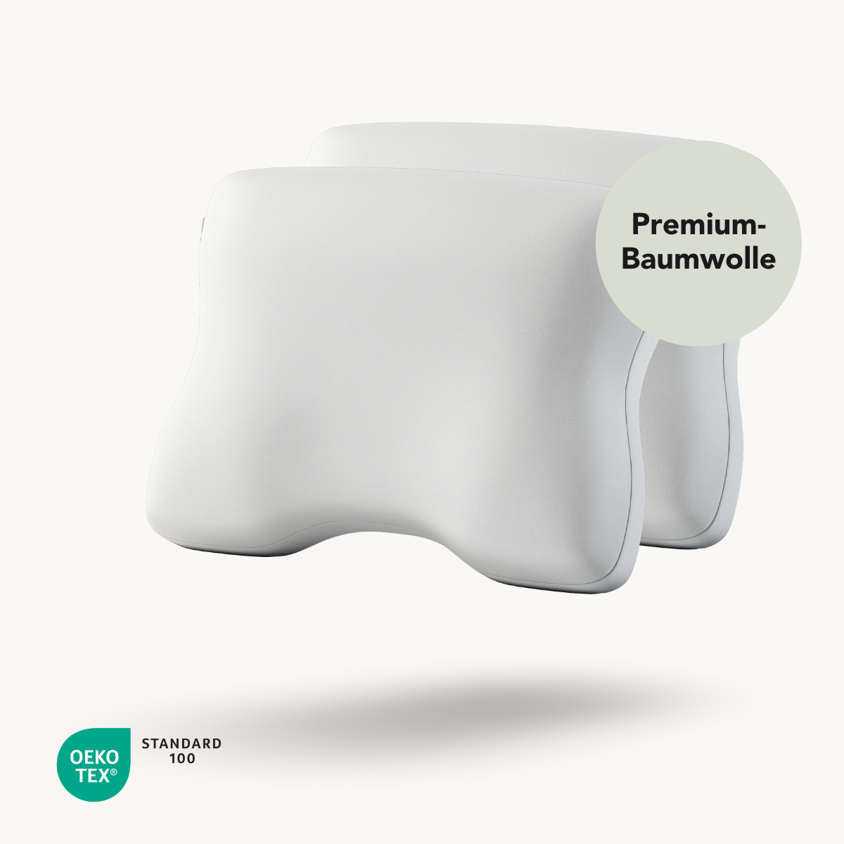 Auf weißem Grund schweben zwei weiße Liebscher & Bracht 2er-Pack Baumwoll-Kissenbezüge mit Premium-Baumwolle-Label und OEKO-TEX Standard 100-Zertifizierungszeichen.