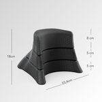 Der Nackenretter von Liebscher & Bracht: Drei schwarze, strukturierte Schaumstoffblöcke (Gesamthöhe 18 cm, Breite an der Basis 23,4 cm) – ideal für Übungen gegen Nackenschmerzen. Dargestellt auf hellgrauem Hintergrund.