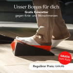 Eine Person steht auf einem schwarz-orangefarbenen Schaumstoffkeil. Melden Sie sich für das „Präventive Beweglichkeitstraining für die Knie“ von Liebscher & Bracht an und erhalten Sie einen kostenlosen „Knieretter“ gegen Knie- und Beinschmerzen (regulärer Preis 49,95 €).
