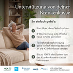 Eine ältere Frau mit Kopfhörern entspannt sich auf einem Sofa. Im Text wird erklärt, wie man den Gesundheitskurs „Gesunder Schlaf – Energie durch Erholung“ von Liebscher & Bracht bucht und dabei bis zu 100 % der Kosten von der Krankenkasse erstattet bekommt. Unten sind die Logos mehrerer Krankenkassen abgebildet.