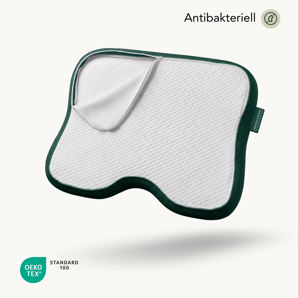 Die Clean+ Kissenhülle von Liebscher & Bracht ist eine rechteckige weiß-grüne orthopädische Kissenhülle mit einer strukturierten Oberfläche. Sie ist abnehmbar und trägt die Zertifizierungssymbole "Antibakteriell" und "OEKO-TEX Standard 100".