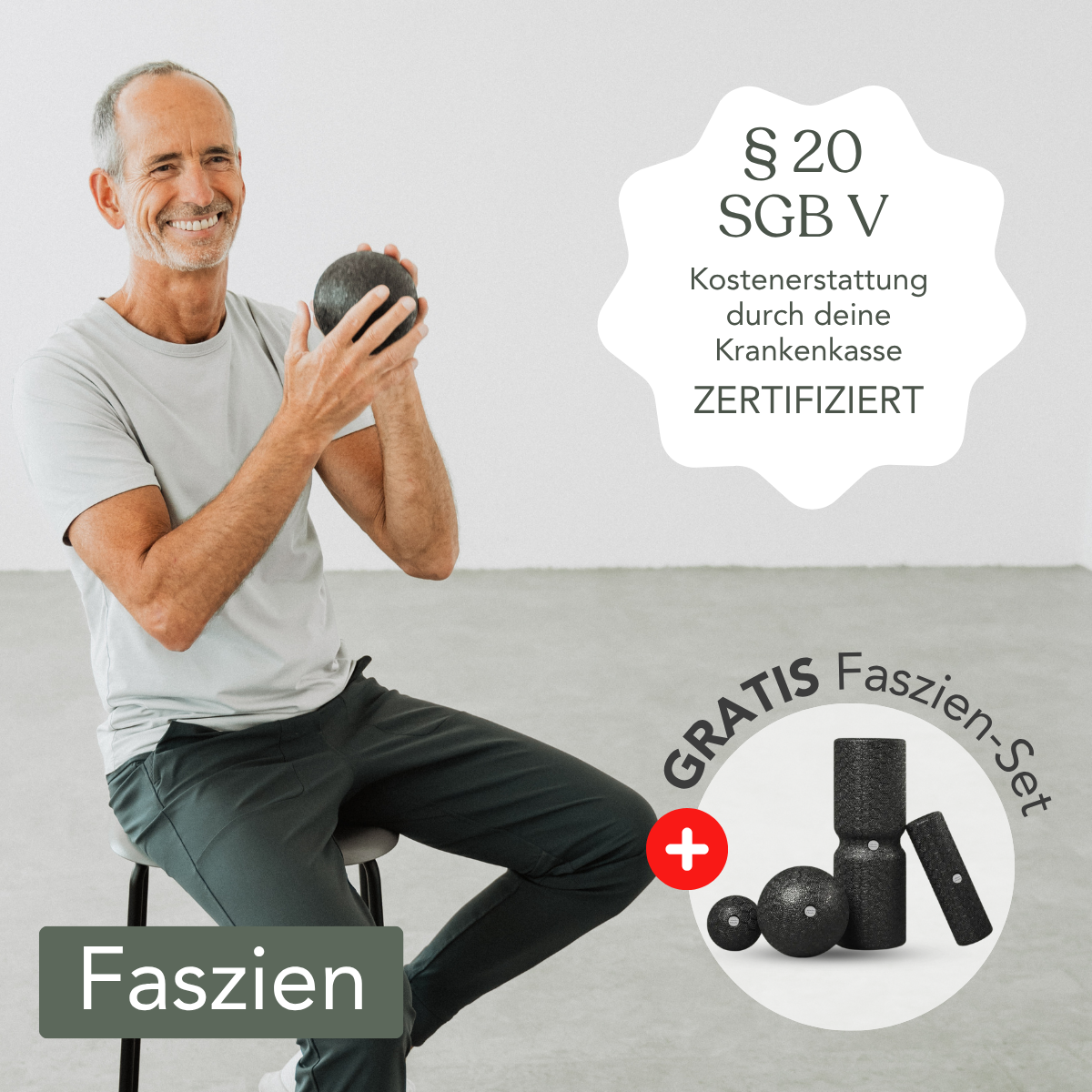 Älterer Mann in Sportkleidung hält einen schwarzen Faszienball. Werbung auf Deutsch für Liebscher & Bracht Funktionelles Faszientraining (Beweglichkeit) mit ganzheitlichem Konzept und kostenlosem Faszienset-Zuschuss durch die Krankenkasse.