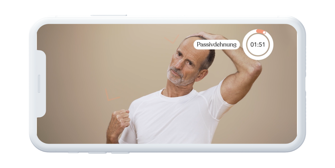 Ein Mann in einem weißen Hemd führt eine Nackendehnung durch, indem er seinen Kopf zur Seite neigt und ihn mit einer Hand festhält. Auf dem Bildschirm des Mobiltelefons wird ein Timer bei 1:51 und das Wort "Passivdehnung" auf Deutsch angezeigt.