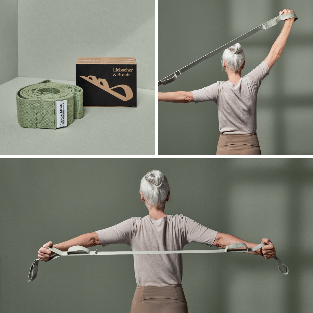 Eine Frau mit grauem Haar benutzt das Dein Schulter-Paket von Liebscher & Bracht für Schulterübungen. Ein Bild zeigt den Gurt und seine Verpackung, zwei zeigen sie von hinten, wie sie ihn über Kopf und weit gestreckt hält.