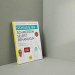 Das deutsche Buch Ischias-Schmerzen selbst behandeln von Liebscher & Bracht steht aufrecht an einer grauen Wand und zeigt Methoden der Schmerztherapie, ein rundes Abzeichen und ein kleines Foto eines lächelnden Mannes in der unteren linken Ecke.