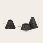 Drei schwarze, konische Drücker-Aufsätze Weich von Liebscher & Bracht (Höhe: 40mm, 26,5mm, 50mm; Breite: 50mm) zur Druck-Stimulation empfindlicher Punkte sind auf einfarbigem Hintergrund mit beschrifteten Maßen dargestellt.